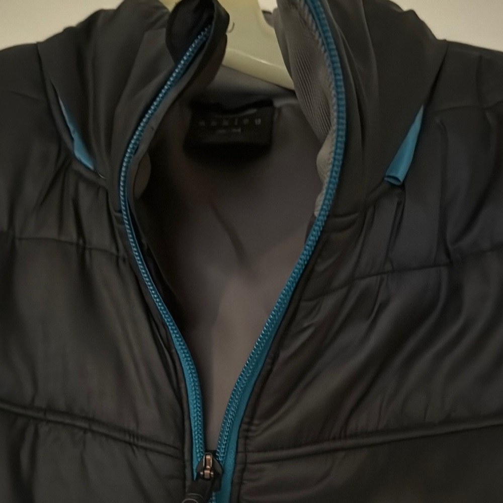 🎉 HP 🎉 Oakley Women's Black Puffer Vest - Picture 5 of 8